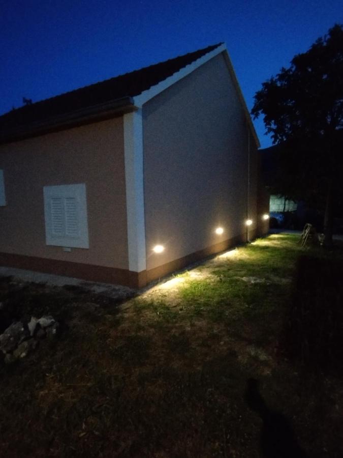 Maris Apartment Vodenjak Exterior photo